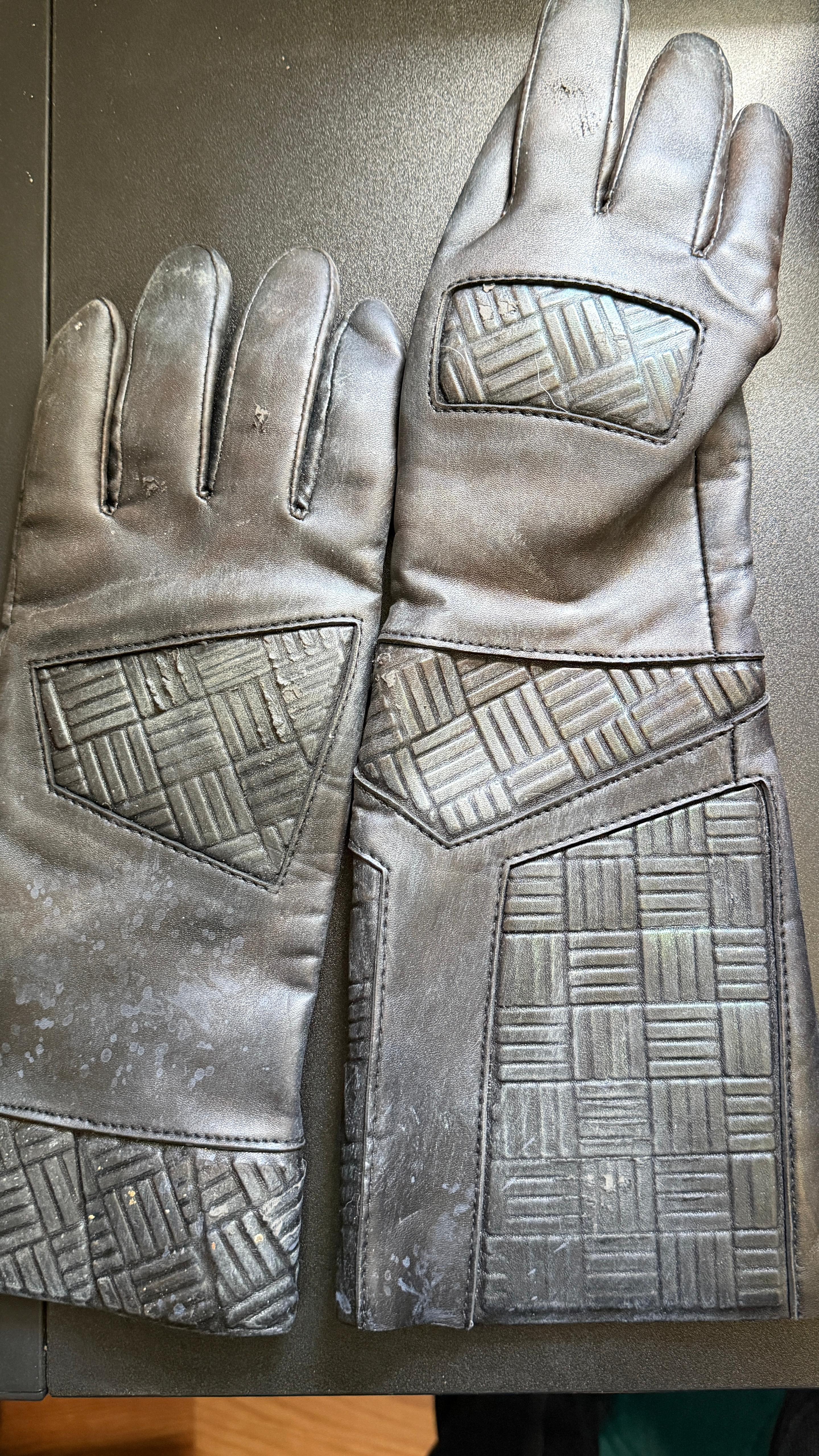 STAR TREK - SET WORN - AUTOGRAPHED GLOVES L'AK - ELIAS TOUFEXIS